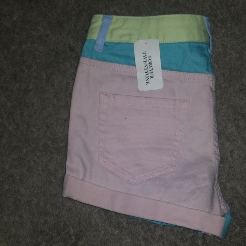 Color block shorts - Picture 3 of 3